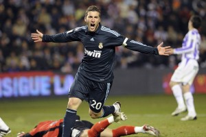 开云体育中国-哈登单核掀翻黄蜂，当个人能力成为战术本身