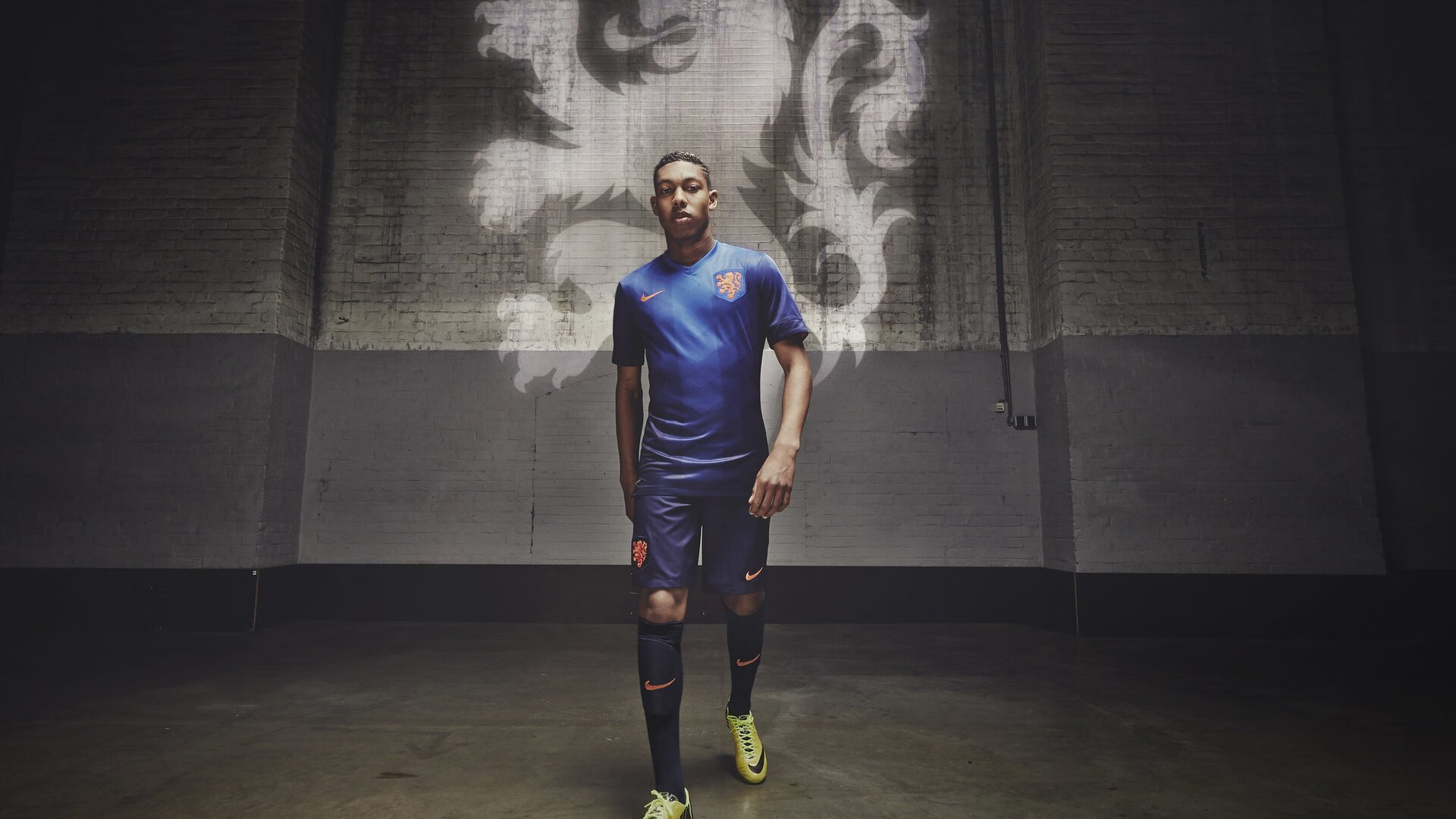 意甲焦点战启示录，当老鹰啄碎王冠，足球场上的以下克上哲学